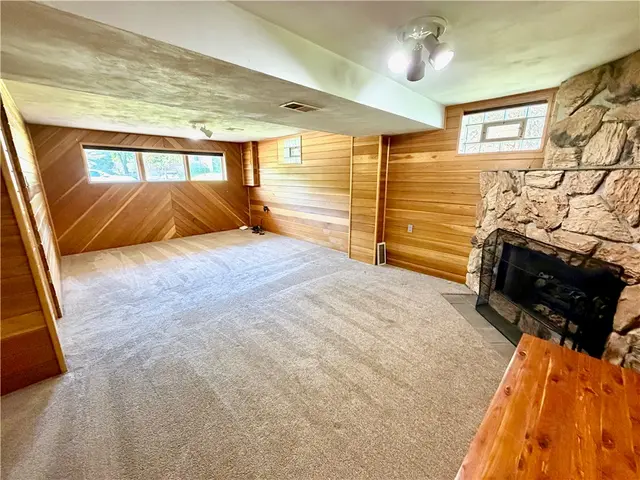 302 Sun Valley Dr gallery image 9