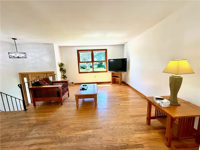 302 Sun Valley Dr gallery image 11