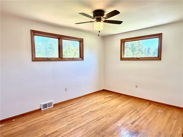 302 Sun Valley Dr gallery image 21