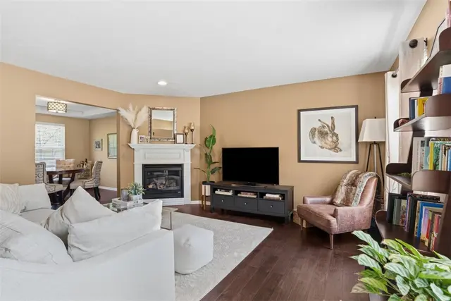 303 Northglen Ct gallery image 3