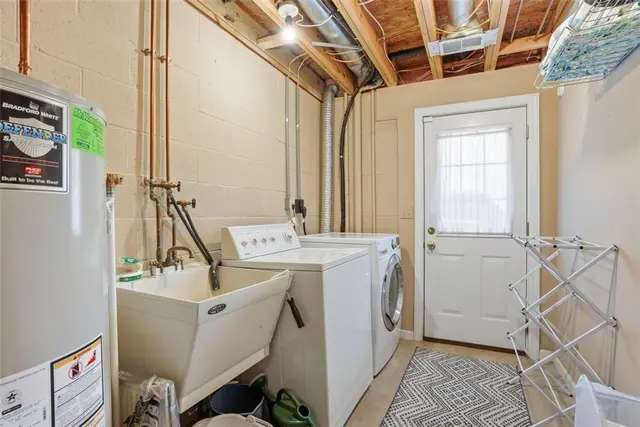 303 Northglen Ct gallery image 8