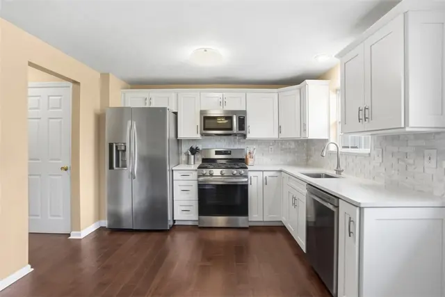 303 Northglen Ct gallery image 11