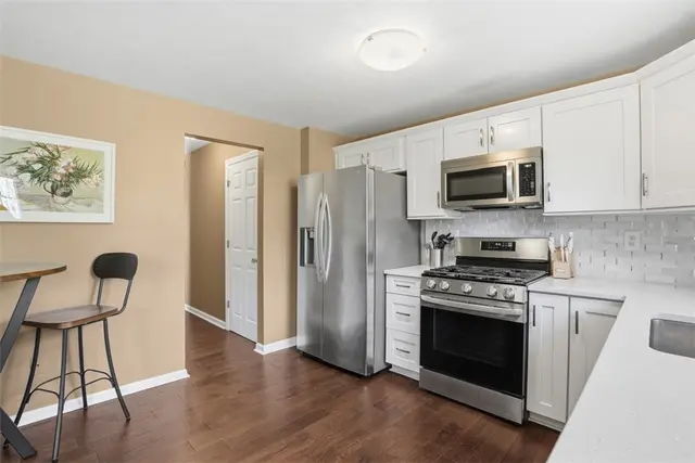 303 Northglen Ct gallery image 13