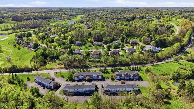 303 Northglen Ct gallery image 19