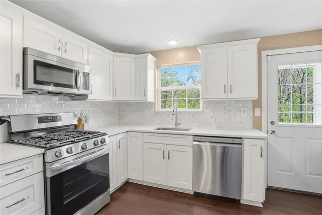 303 Northglen Ct gallery image 32