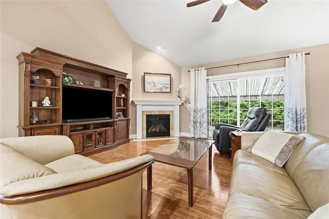 303 Torrey Pine Dr gallery image 32