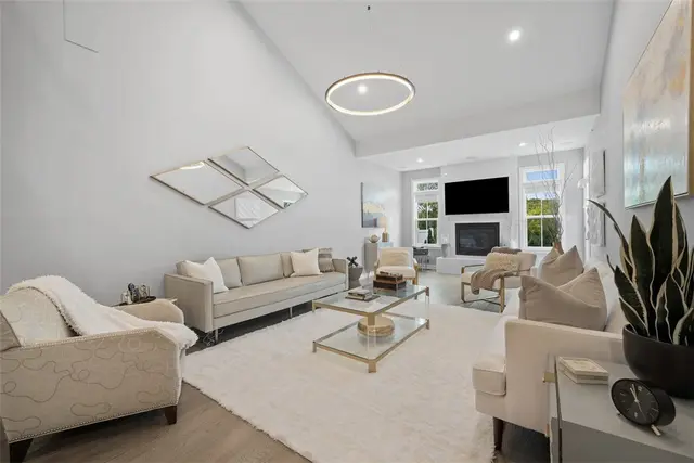 3033 Mahican Circle gallery image 6