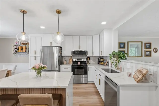 304 Central Dr gallery image 3