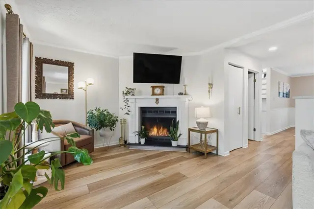 304 Central Dr gallery image 9