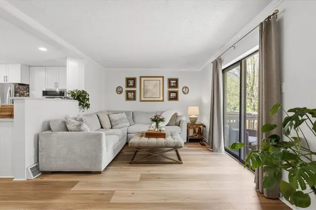 304 Central Dr gallery image 18