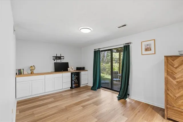 304 Central Dr gallery image 19
