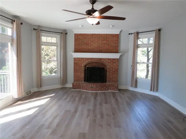 304 Scenic Ridge Ct gallery image 2