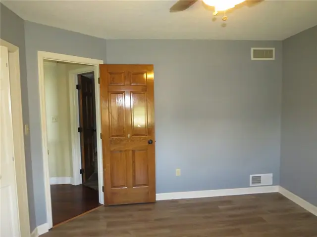 304 Scenic Ridge Ct gallery image 3