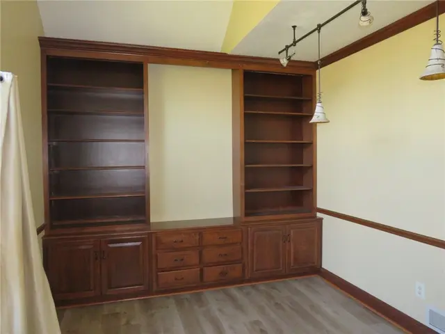 304 Scenic Ridge Ct gallery image 8