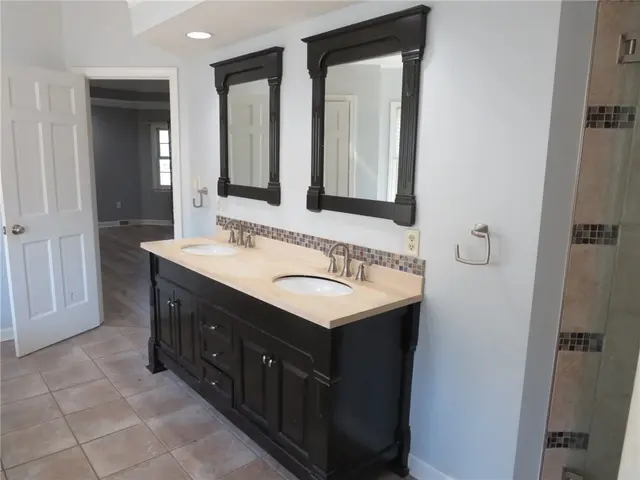 304 Scenic Ridge Ct gallery image 12
