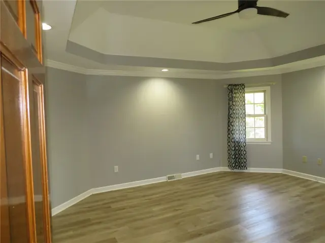 304 Scenic Ridge Ct gallery image 13