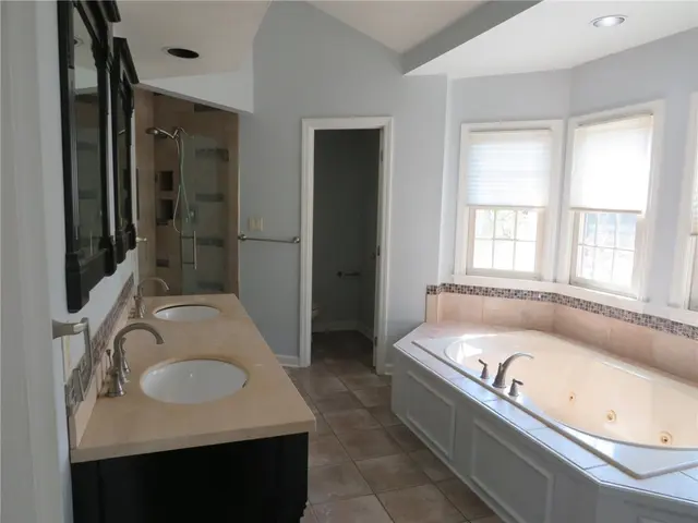 304 Scenic Ridge Ct gallery image 28