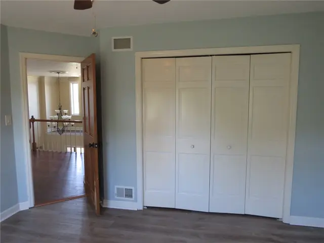 304 Scenic Ridge Ct gallery image 29