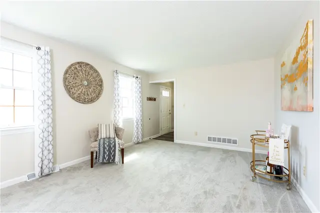 3049 Seminole Ct gallery image 2
