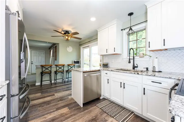 3049 Seminole Ct gallery image 4