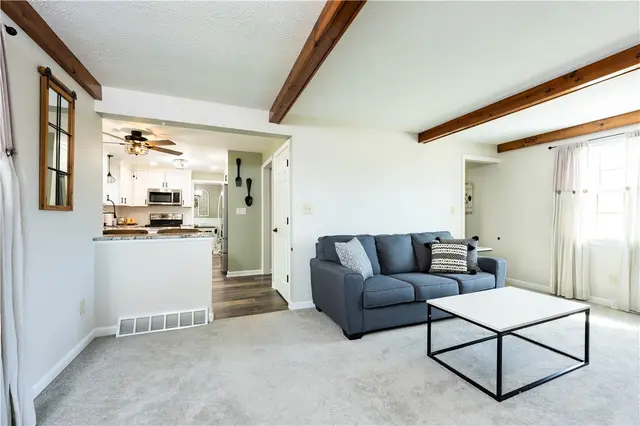 3049 Seminole Ct gallery image 10