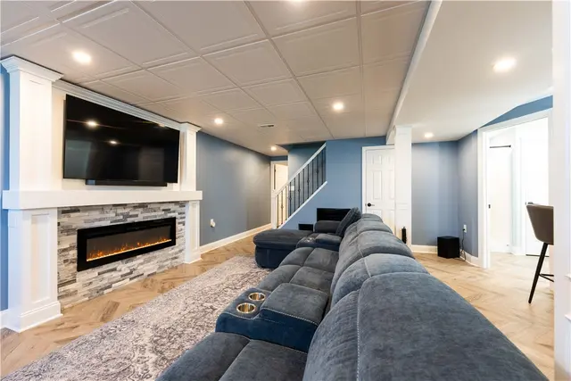3049 Seminole Ct gallery image 25