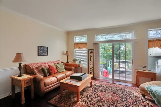 305 Beech Street gallery image 18