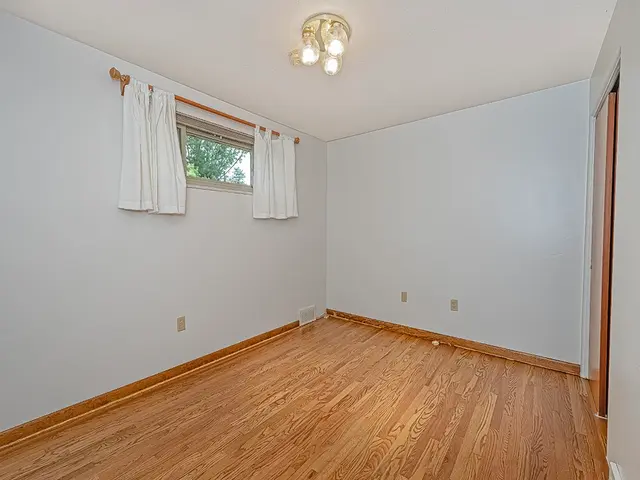 305 Ivy Dr gallery image 2
