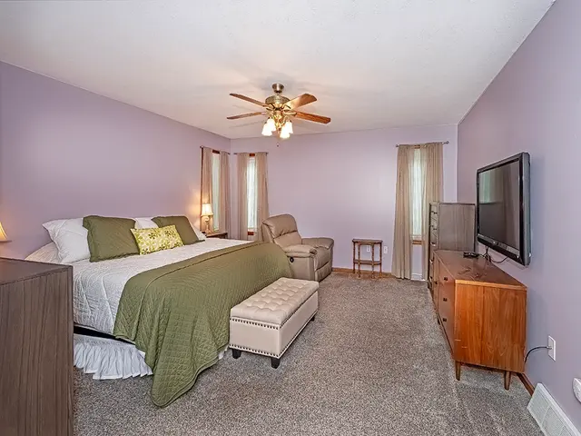 305 Ivy Dr gallery image 3