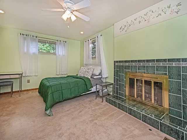 305 Ivy Dr gallery image 5