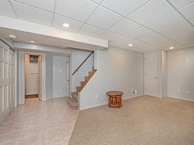 305 Ivy Dr gallery image 6