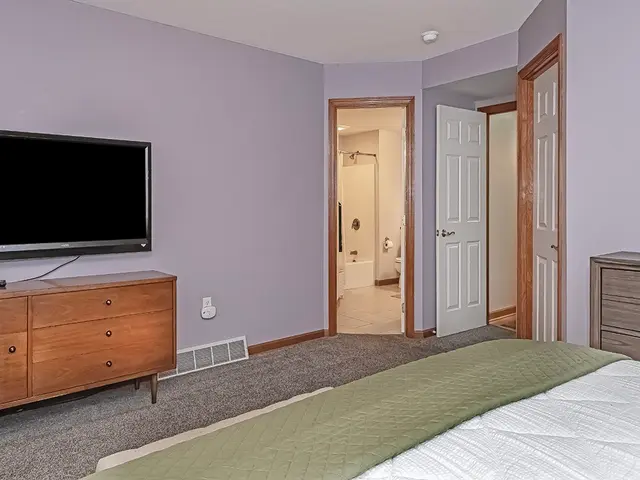 305 Ivy Dr gallery image 7