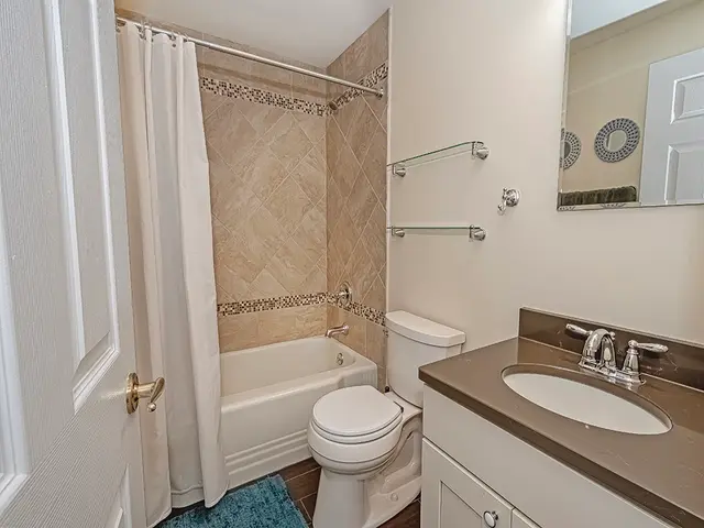 305 Ivy Dr gallery image 10