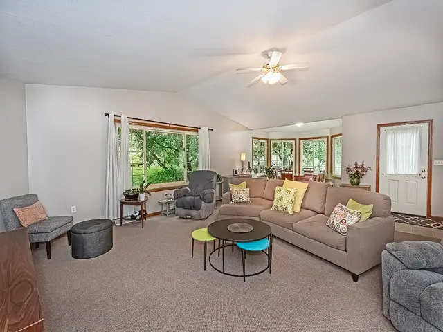 305 Ivy Dr gallery image 17