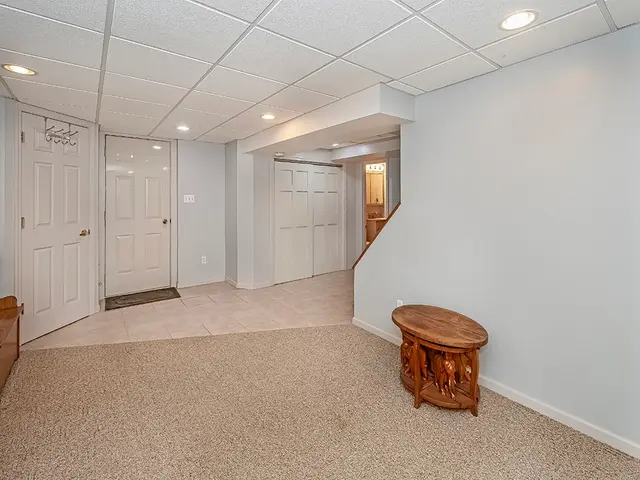305 Ivy Dr gallery image 21