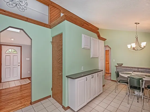 305 Ivy Dr gallery image 23