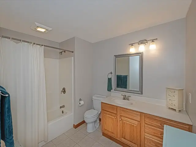 305 Ivy Dr gallery image 25