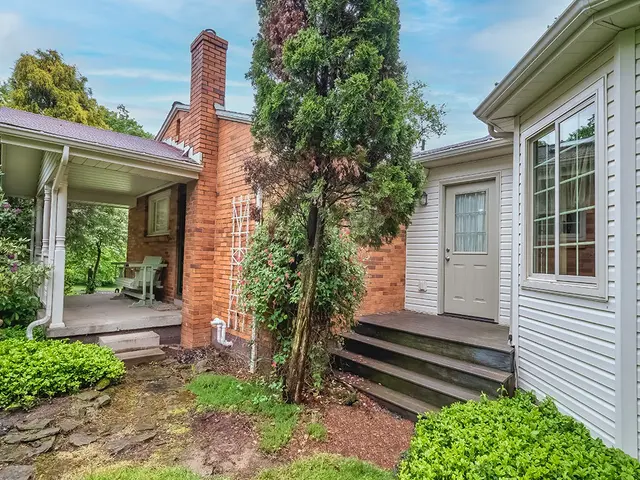 305 Ivy Dr gallery image 27