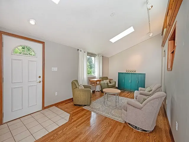 305 Ivy Dr gallery image 29