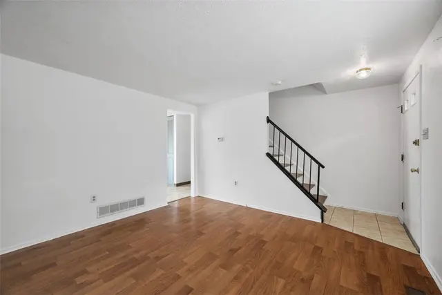 305 Laporte Ct gallery image 3