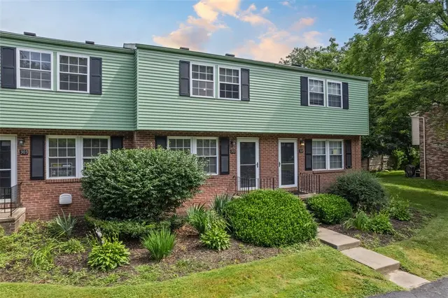 305 Laporte Ct gallery image 4