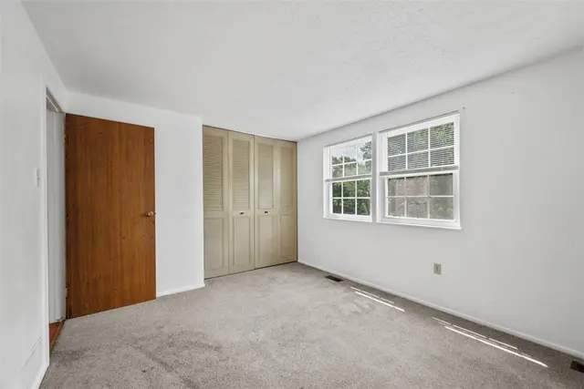 305 Laporte Ct gallery image 7