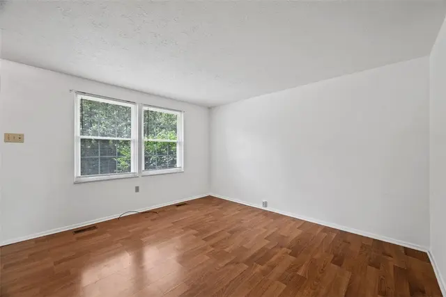 305 Laporte Ct gallery image 9