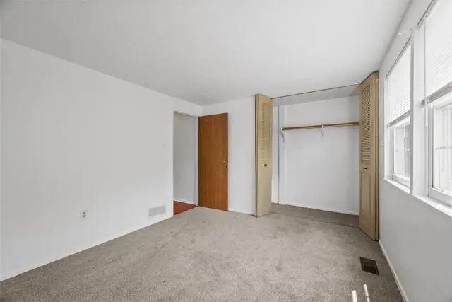 305 Laporte Ct gallery image 10