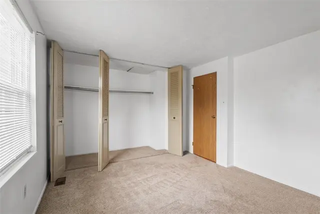305 Laporte Ct gallery image 18