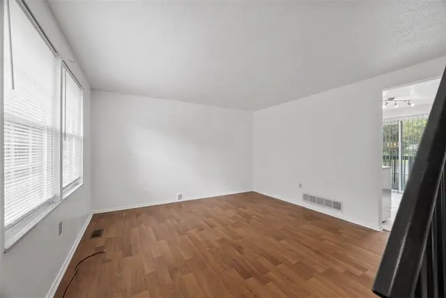 305 Laporte Ct gallery image 19