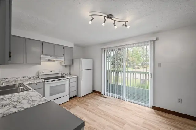 305 Laporte Ct gallery image 21