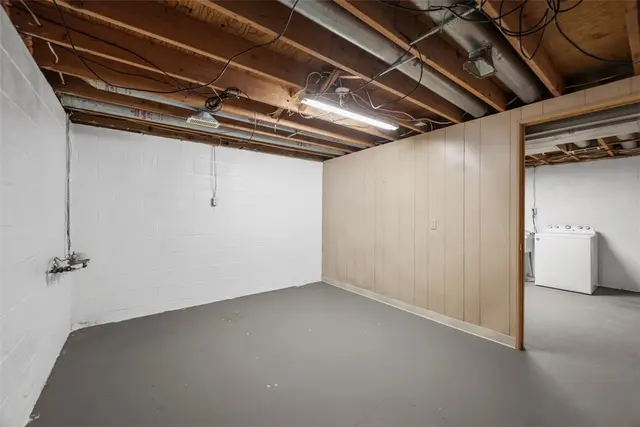 305 Laporte Ct gallery image 24