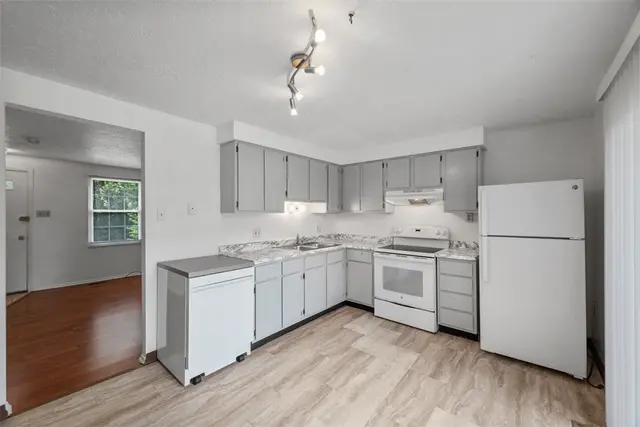 305 Laporte Ct gallery image 26