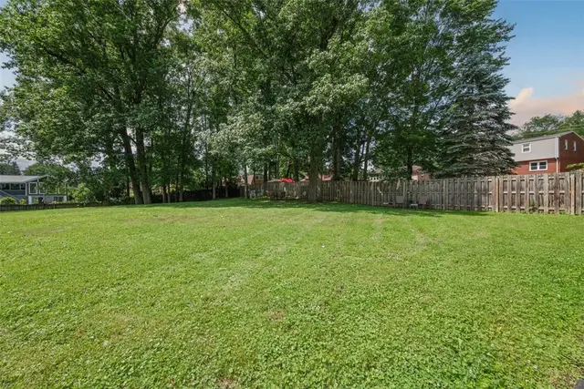 305 Laporte Ct gallery image 28